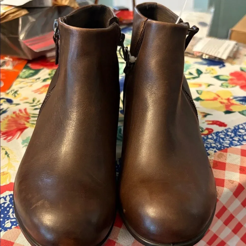 ECCO Shape 35 Zip Ankle Boots NWOB Size 42 (Women’s 11)
